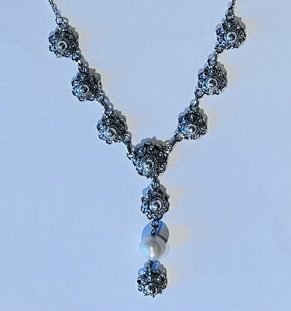 Zilveren Y-Collier met 1 Zeeuwse Knoop van 10mm, 8 van 8mm en een Parel - Afbeelding 3